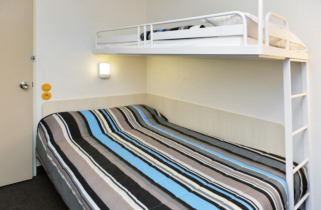Enzo Hotel 1Er Prix Coudes ภายนอก รูปภาพ